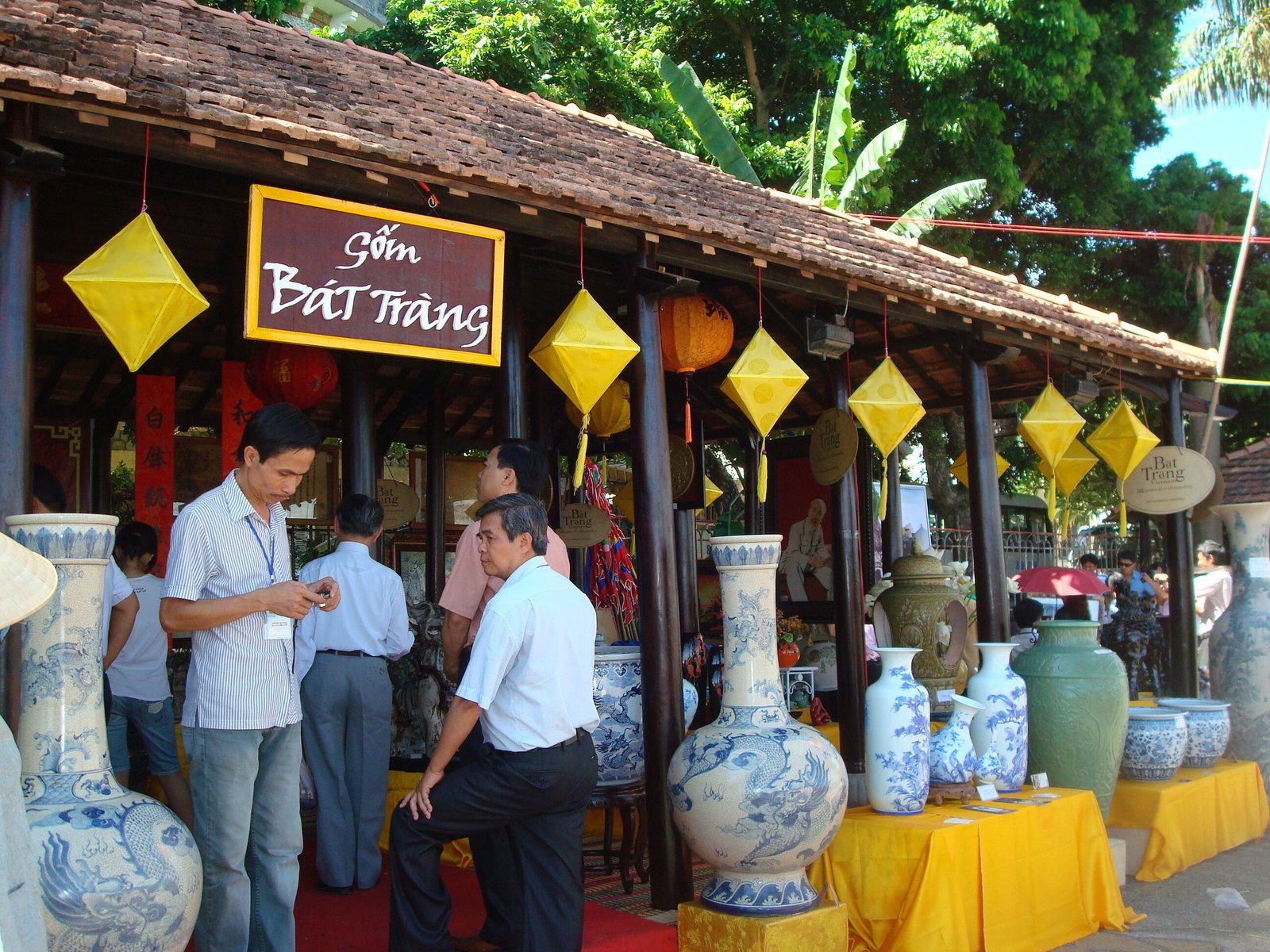 Cycling Trip Hanoi Bat Trang Ceramic Village 1 Day